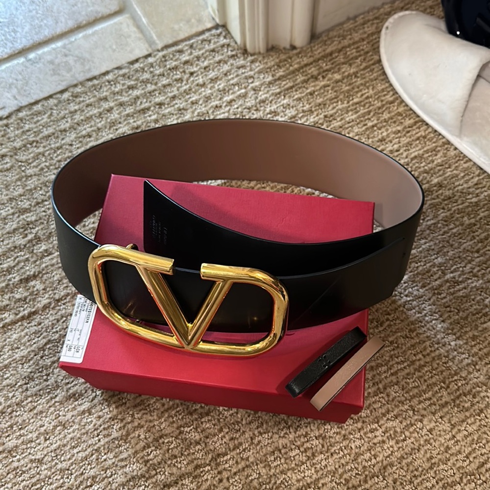 Can be worn both sides brown or black